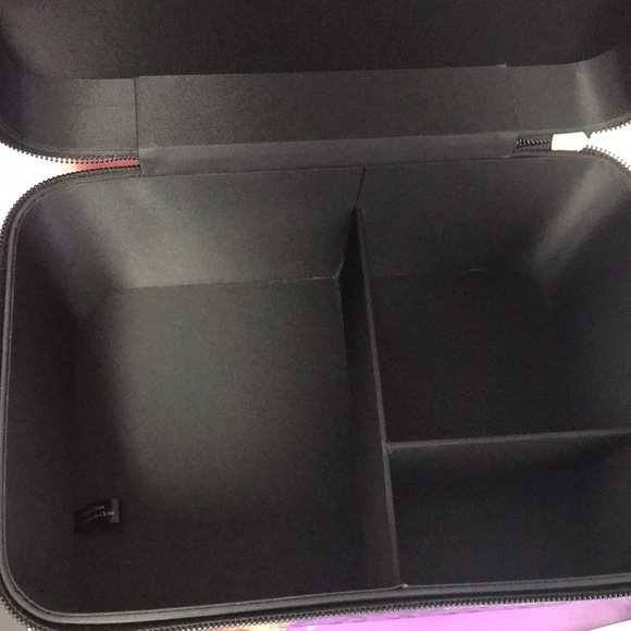 ❌SOLD❌ PINK Victoria Secret makeup caddy/case - Picture 2 of 3